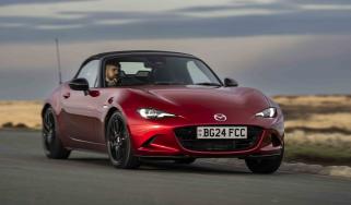 Mazda MX-5 - cornering with roof up